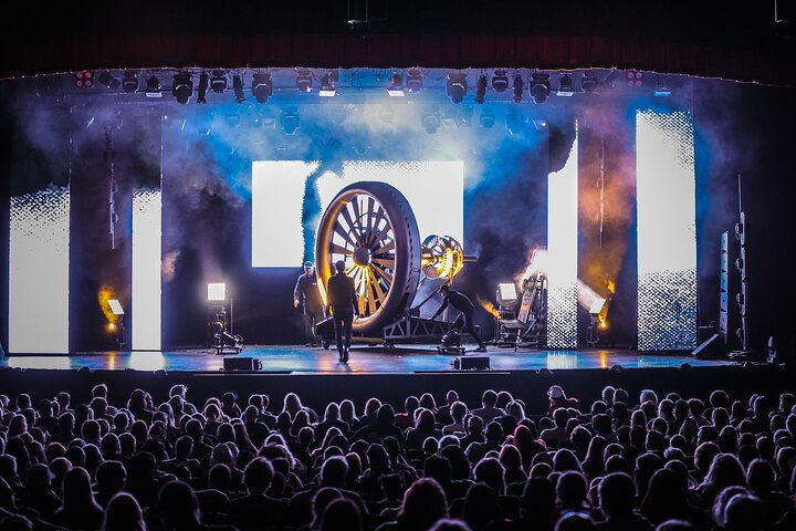 Reza Edge of Illusion Show in Branson - Photo 1 of 25